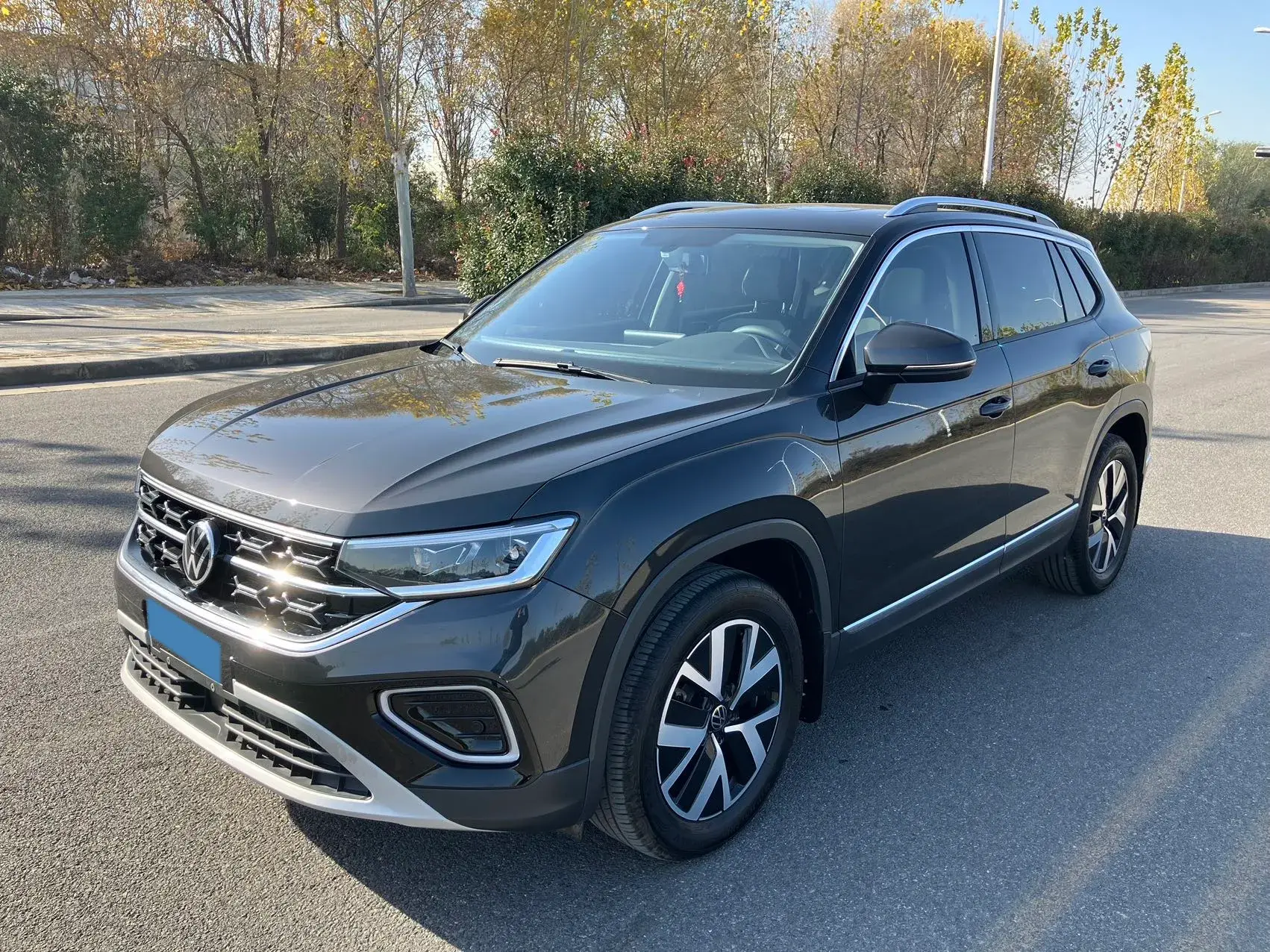 2025 VOLKSWAGEN TAYRON view 1