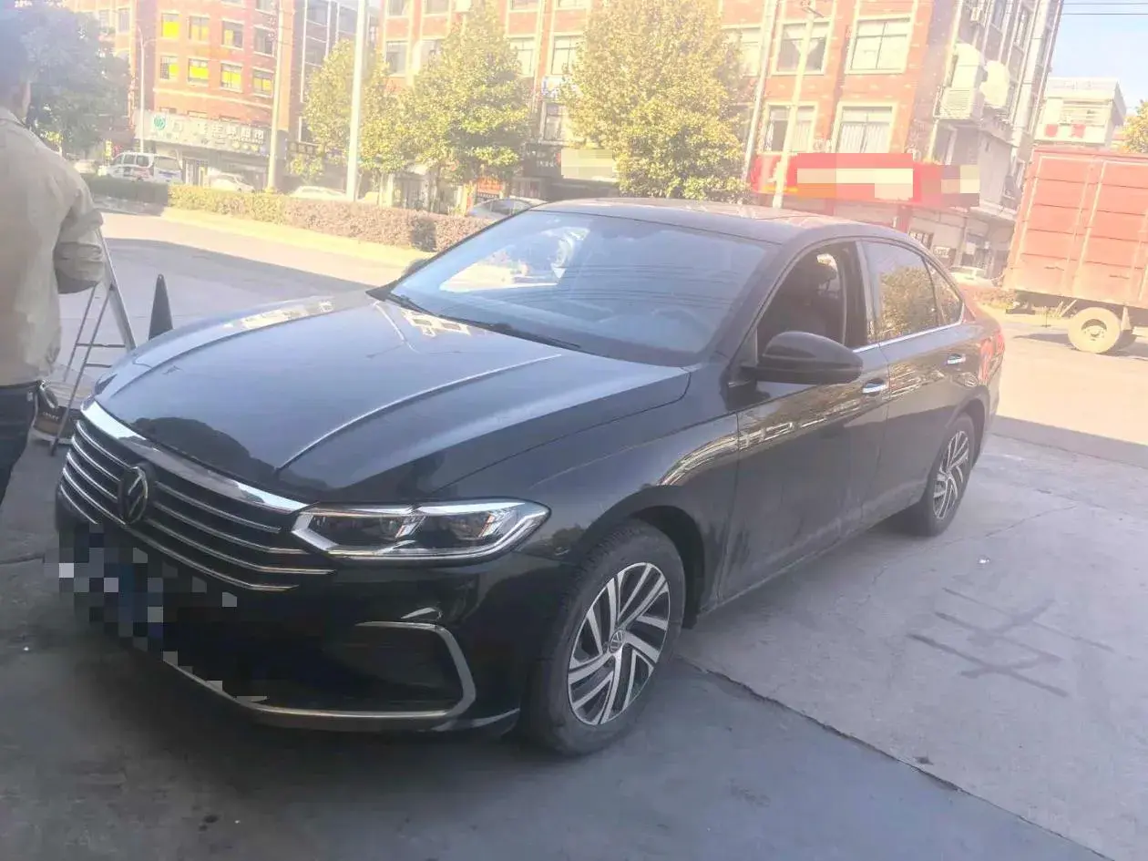 2023 VOLKSWAGEN LAVIDA view 1