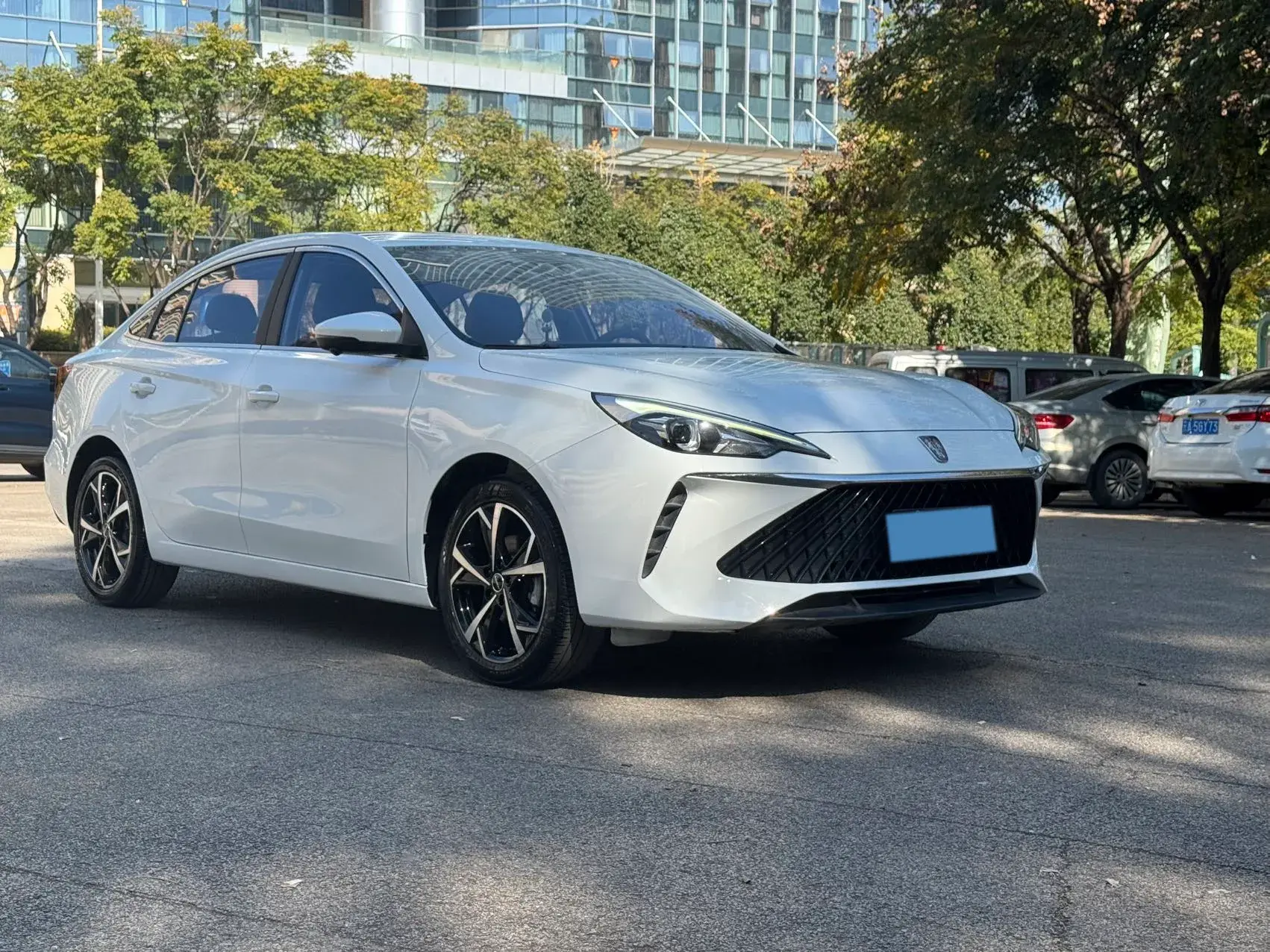 2023 ROEWE I5 thumbnail 3