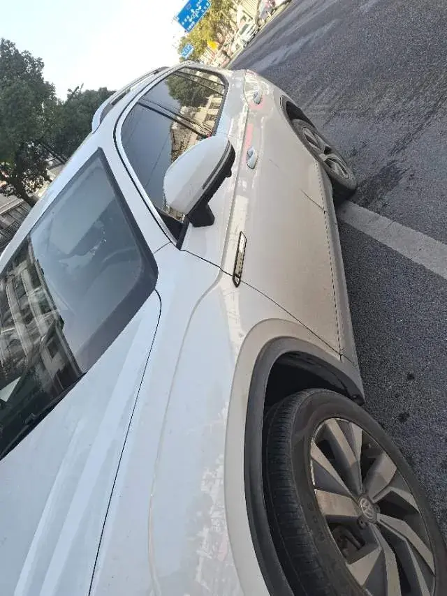 2021 VOLKSWAGEN TAYRON thumbnail 4