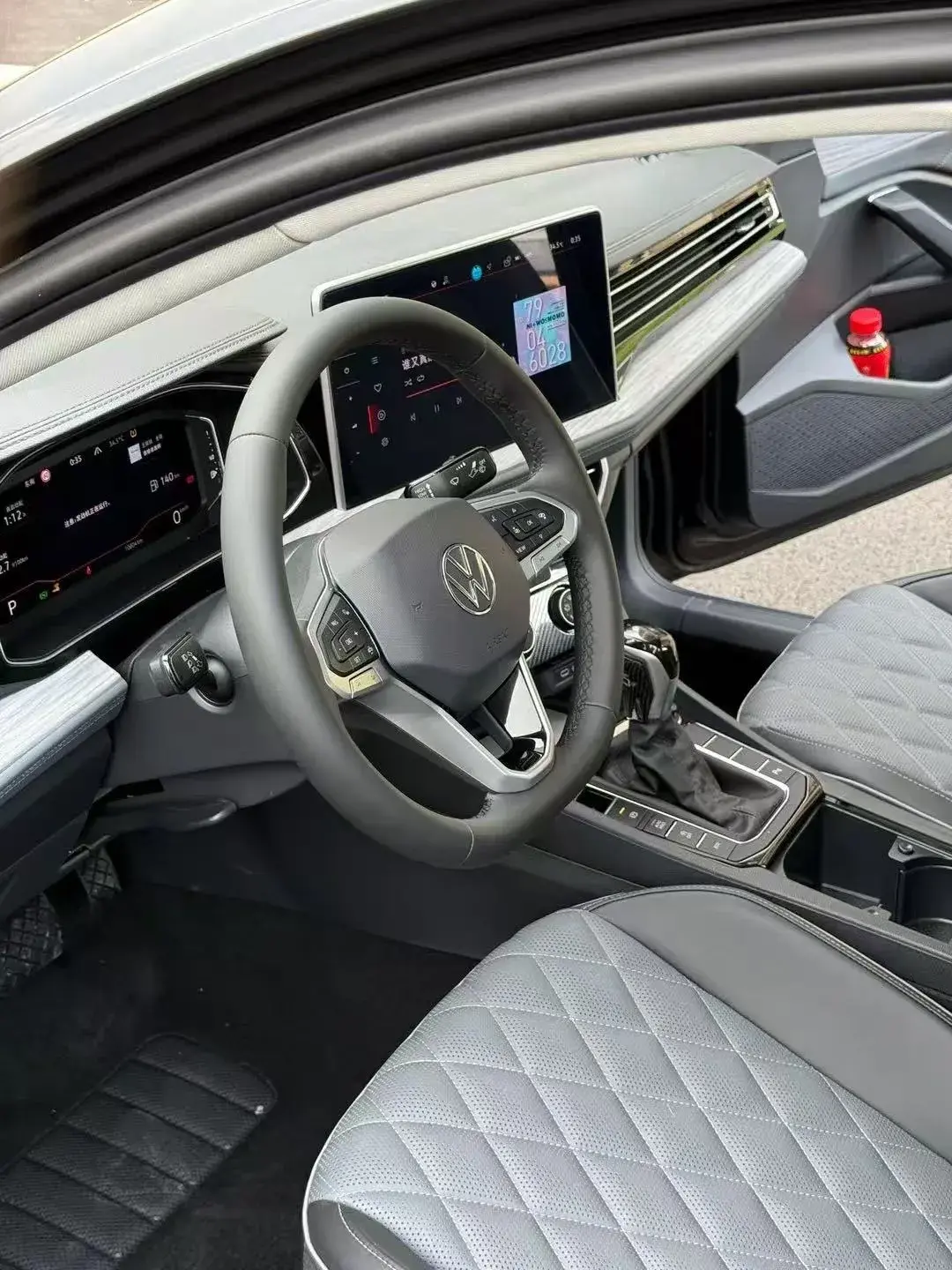 2025 VOLKSWAGEN SAGITAR thumbnail 4