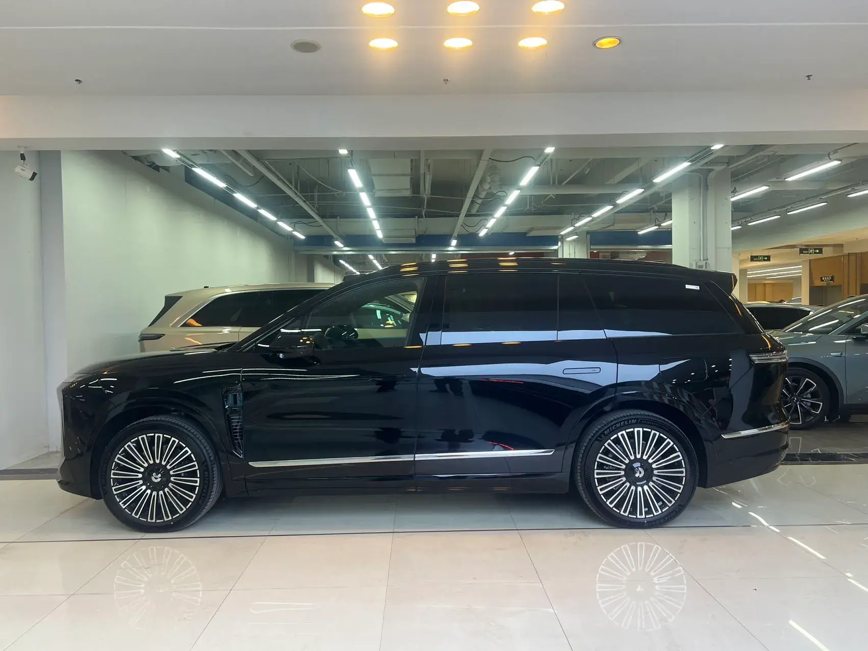 2023 NIO ES8 thumbnail 2