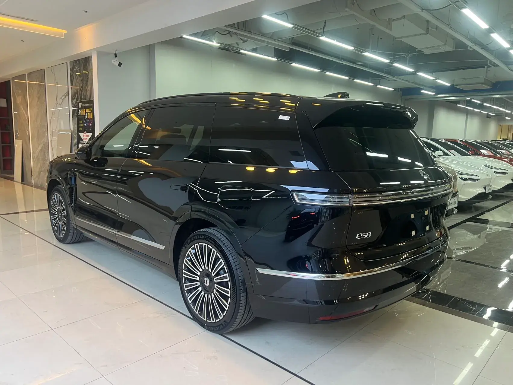 2023 NIO ES8 thumbnail 3