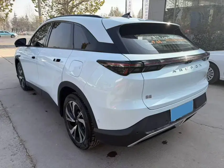 2024 ARCFOX ΑT5 thumbnail 4