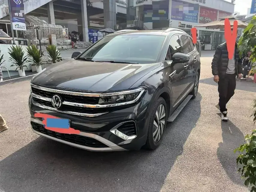 2021 VOLKSWAGEN TALAGON view 1