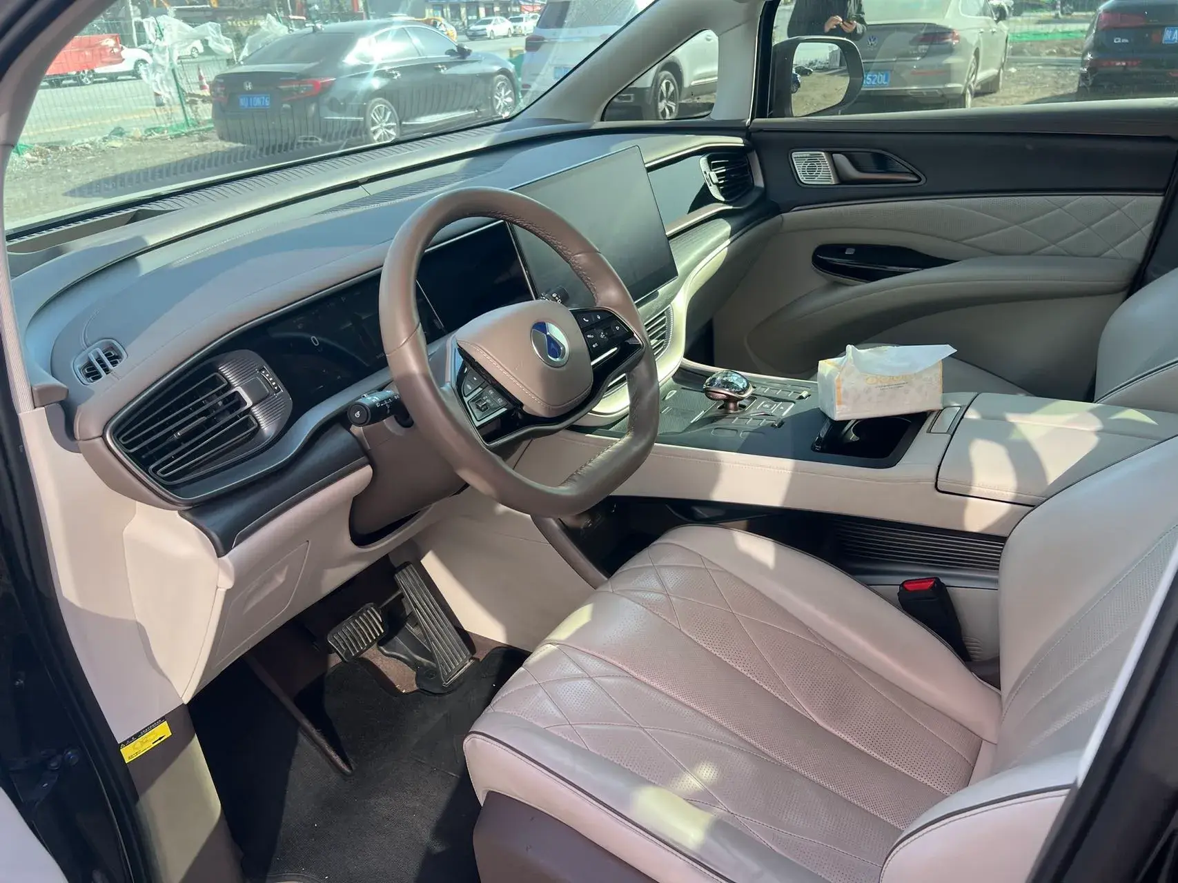 2022 DENZA D9 thumbnail 3