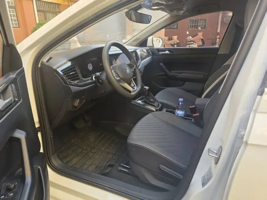 2025 VOLKSWAGEN LAVIDA thumbnail 3