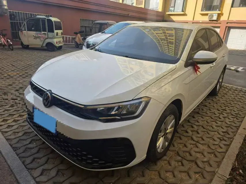 2025 VOLKSWAGEN LAVIDA view 1