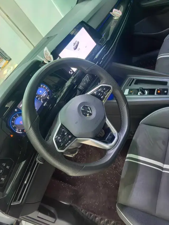 2023 VOLKSWAGEN GOLF thumbnail 4