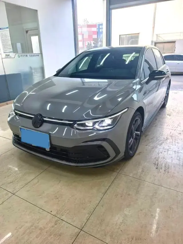 2023 VOLKSWAGEN GOLF view 1