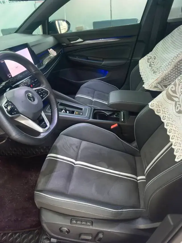 2023 VOLKSWAGEN GOLF thumbnail 3