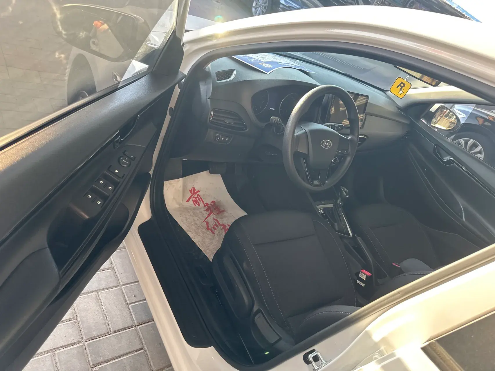 2017 HYUNDAI CELESTA thumbnail 3