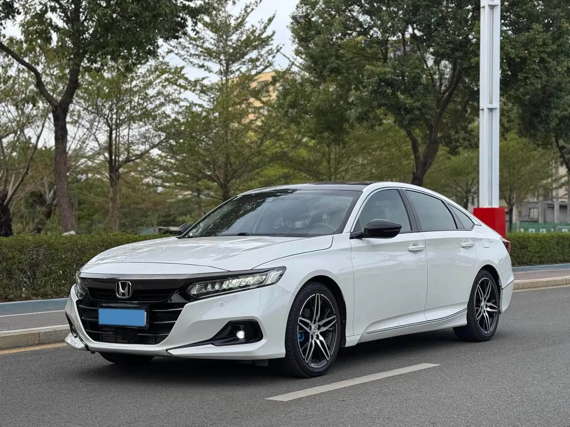 2022 HONDA ACCORD view 1