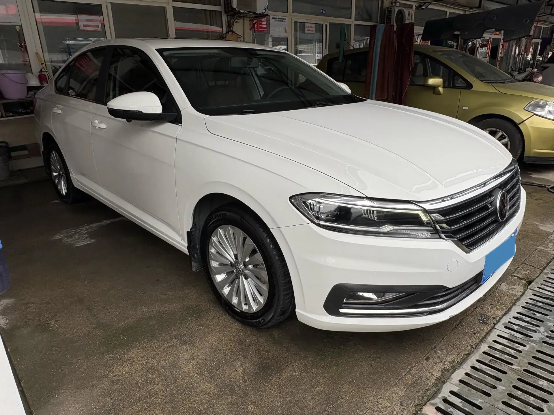 2019 VOLKSWAGEN LAVIDA thumbnail 3