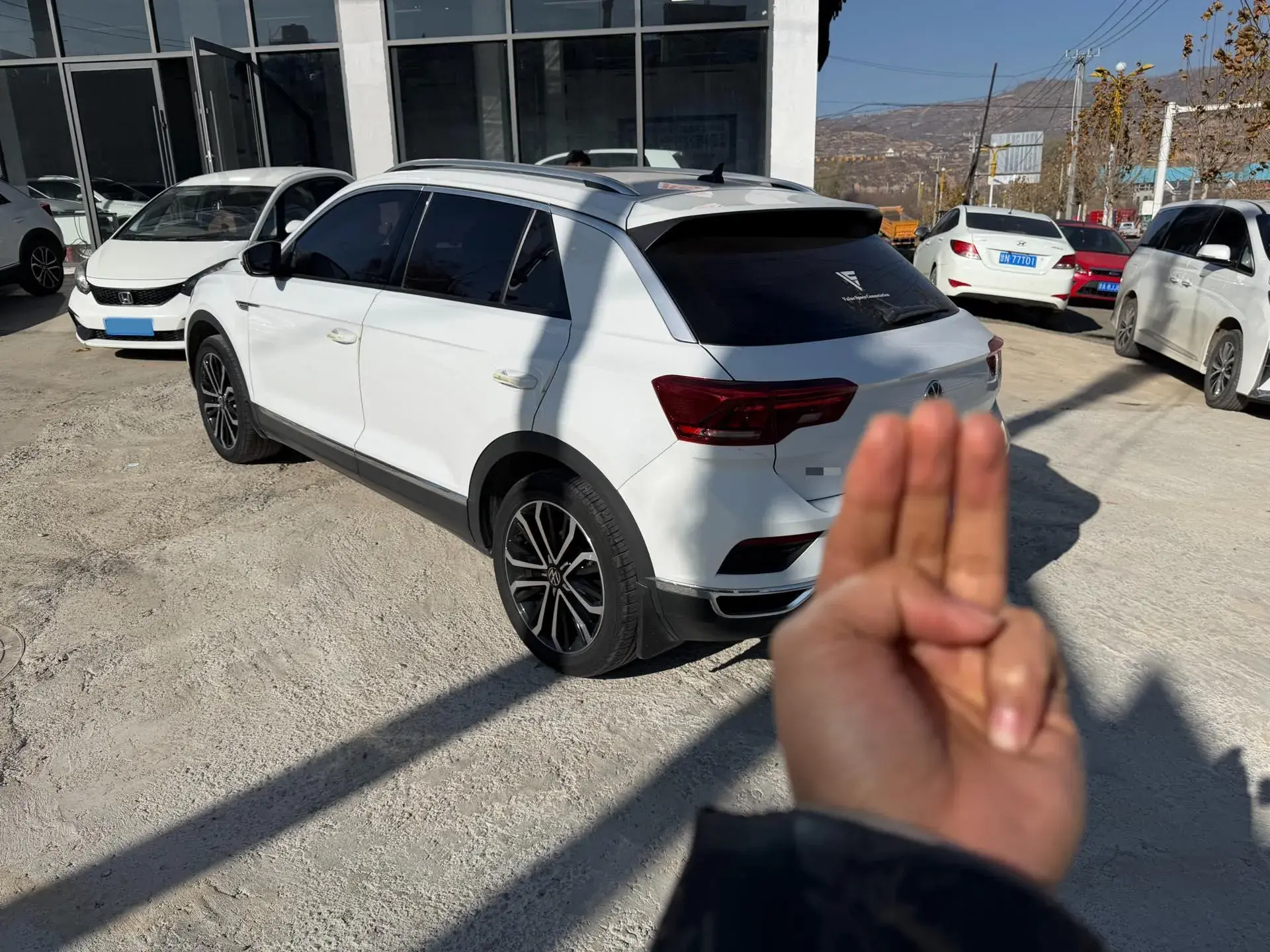 2021 VOLKSWAGEN T-ROC thumbnail 4