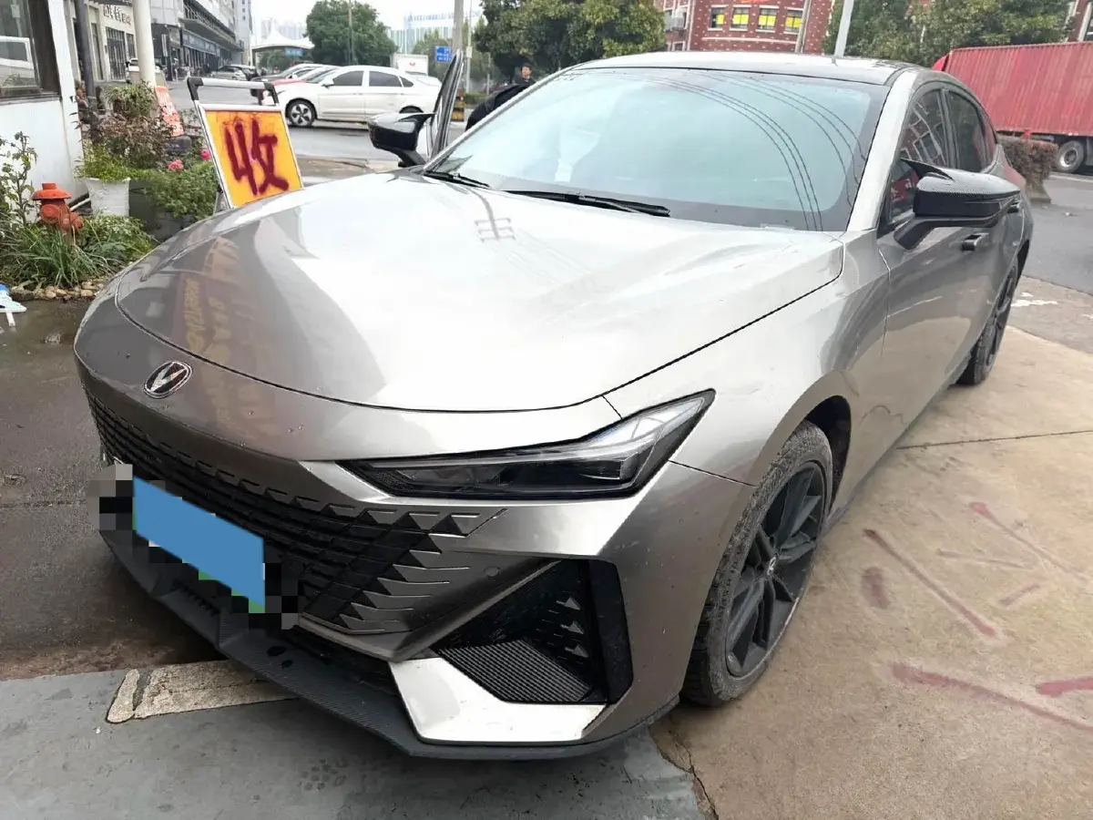 2023 ChangAn UNI-V iDD 1.5T 170HP L4 6TCT PHEV 18.4KWH