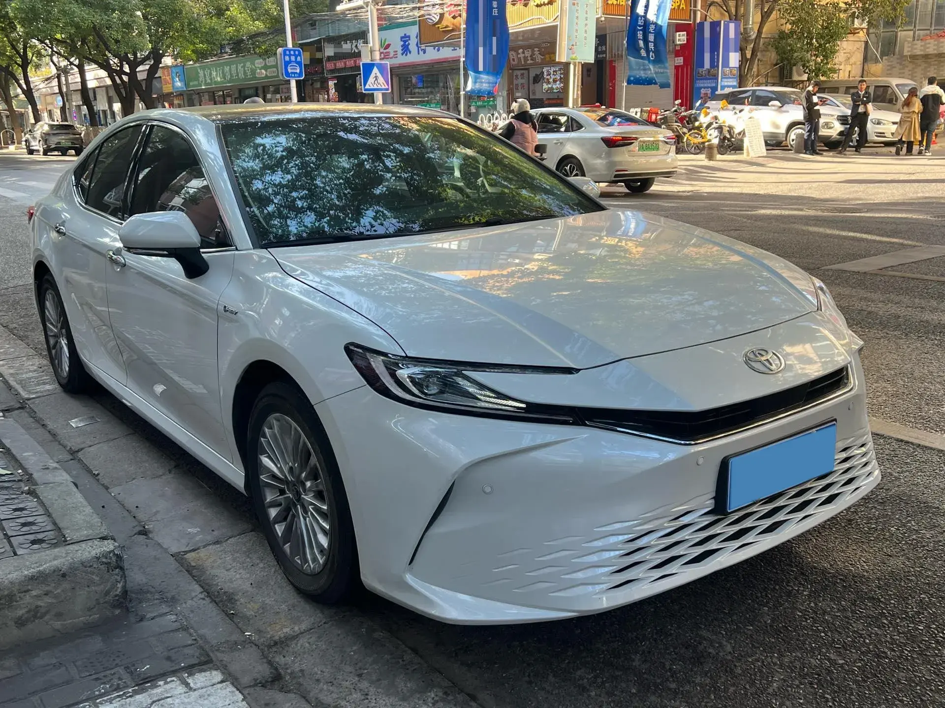 2025 TOYOTA CAMRY thumbnail 3