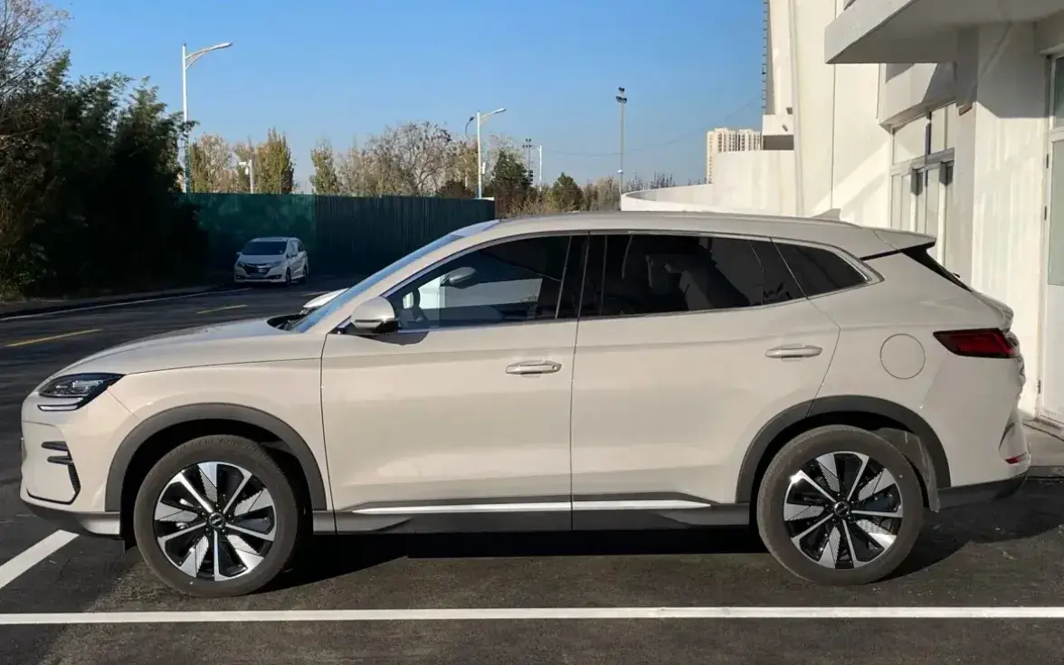 2024 BYD SONG thumbnail 4