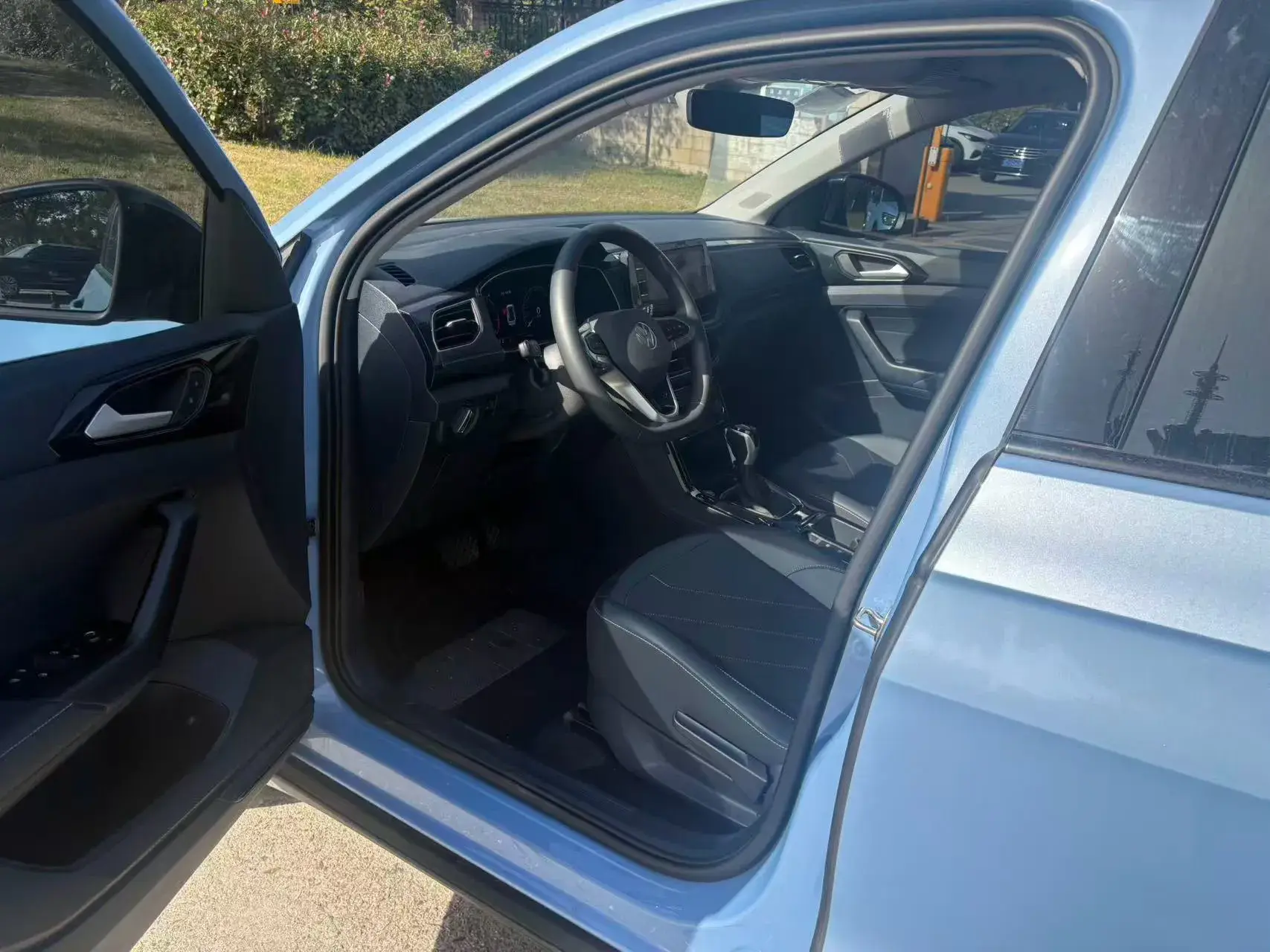 2025 VOLKSWAGEN THARU thumbnail 3