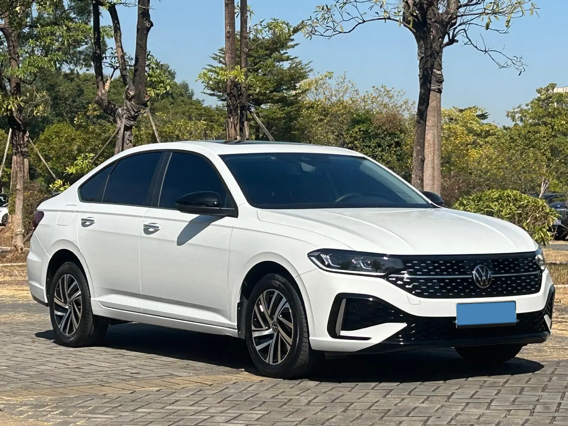 2024 VOLKSWAGEN LAVIDA thumbnail 3