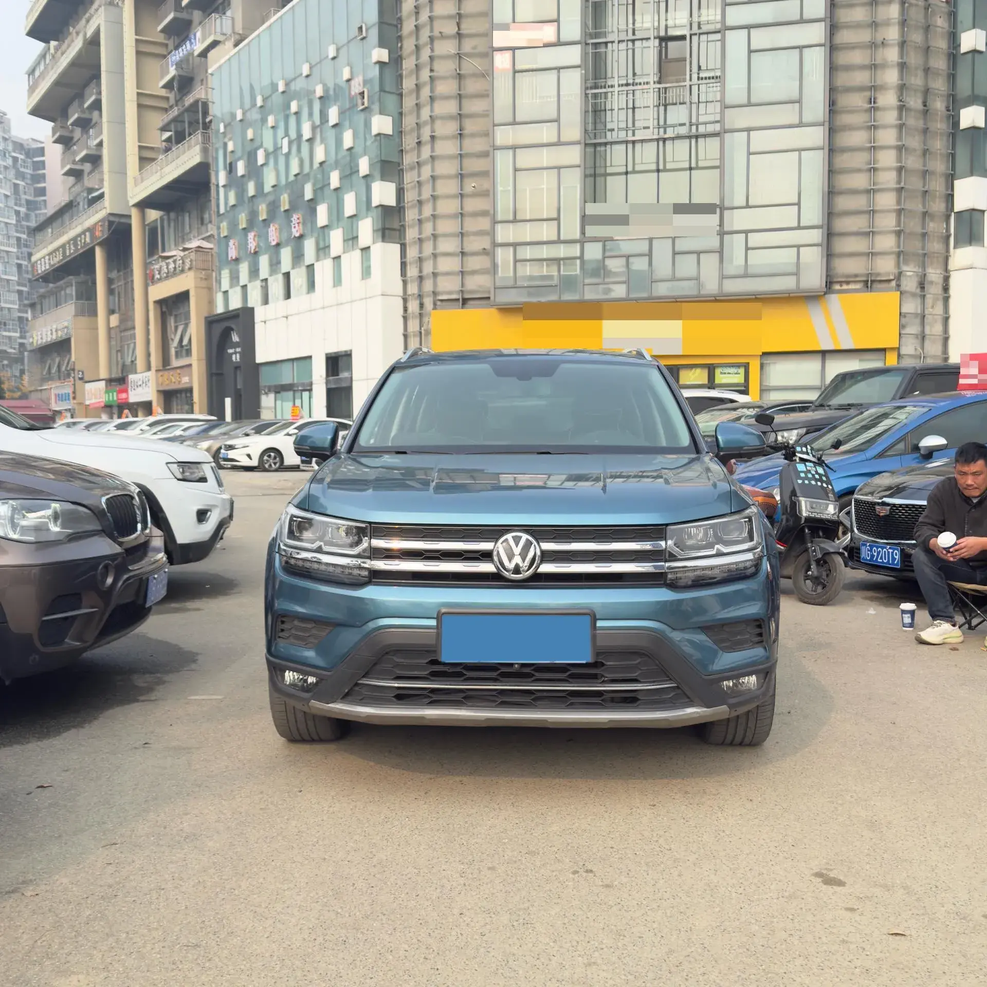 2019 VOLKSWAGEN THARU thumbnail 2