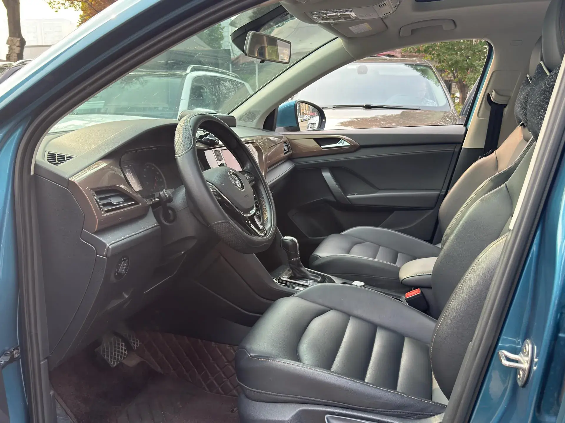 2019 VOLKSWAGEN THARU thumbnail 3