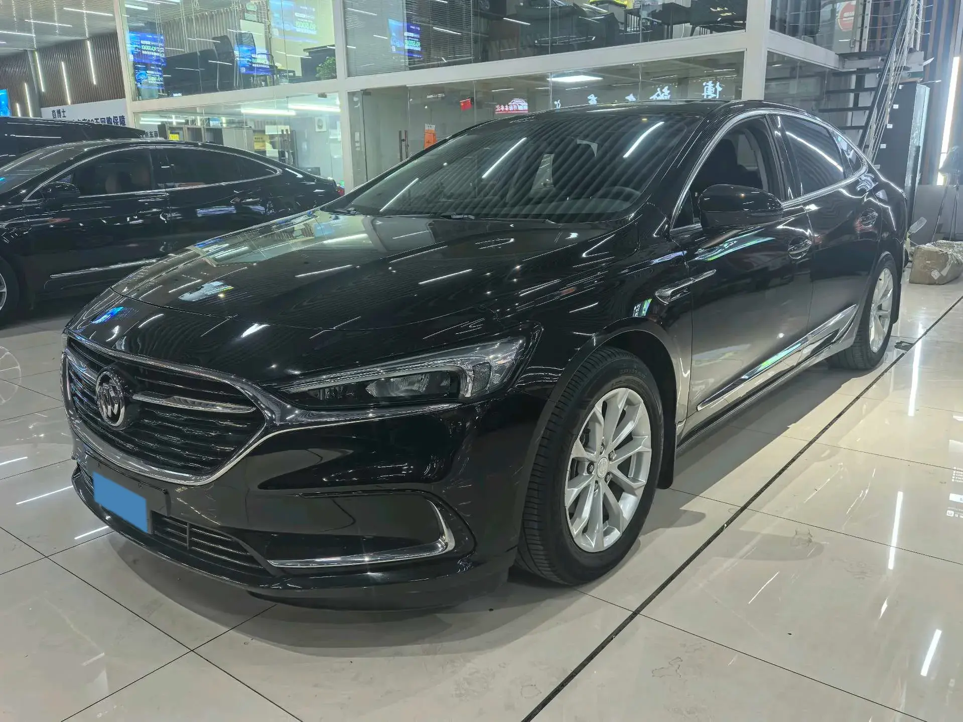 2022 BUICK LARCOSSE view 1