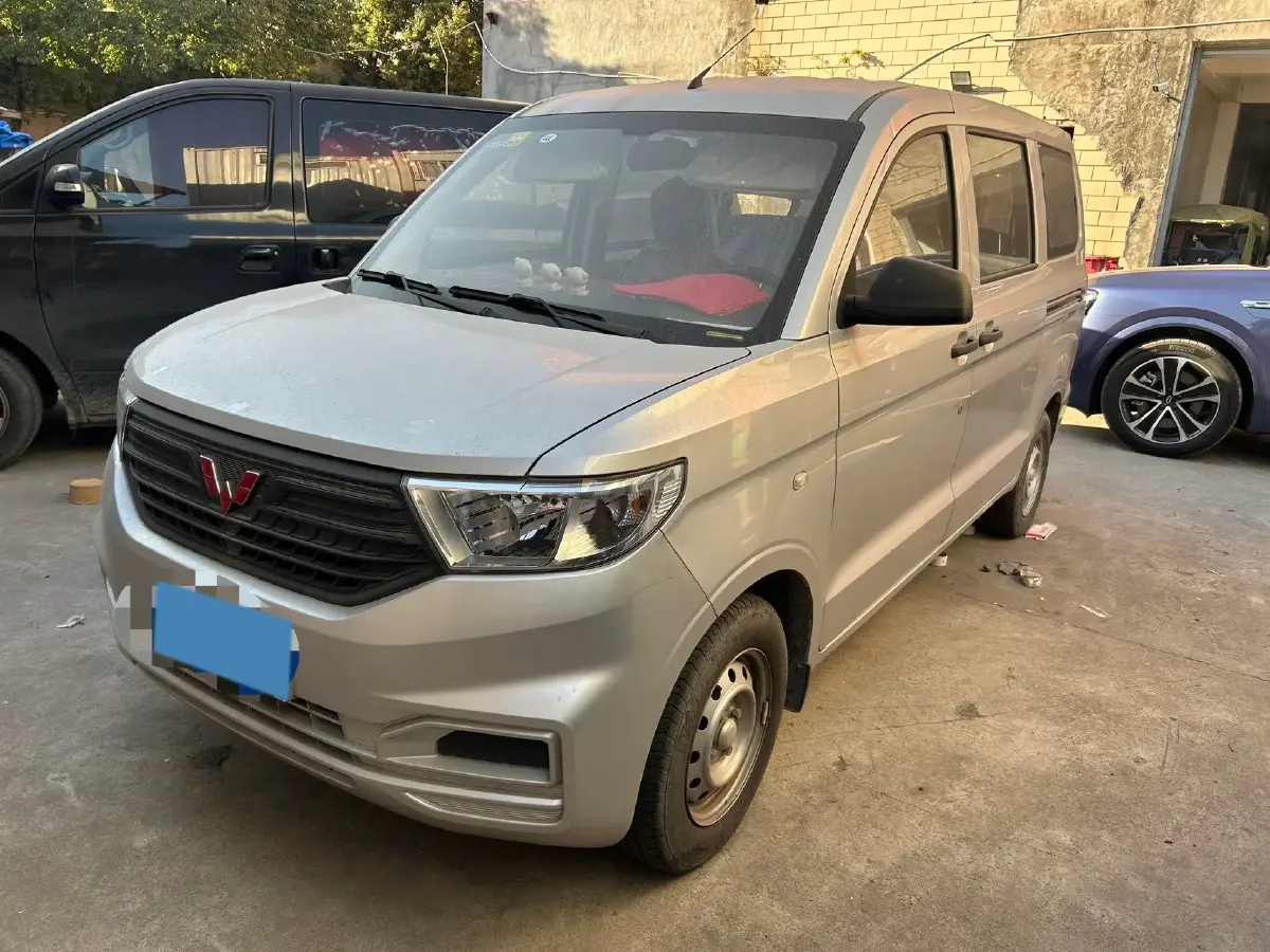 2022 WuLing HongGuang V 1.5L 99HP L4 6MT