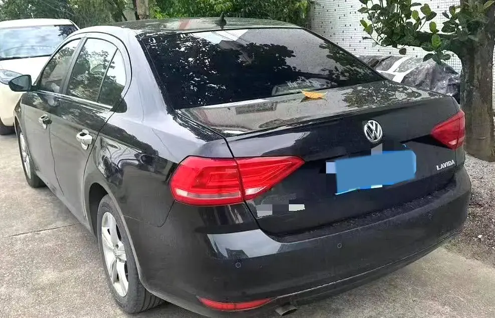 2017 VOLKSWAGEN LAVIDA thumbnail 3