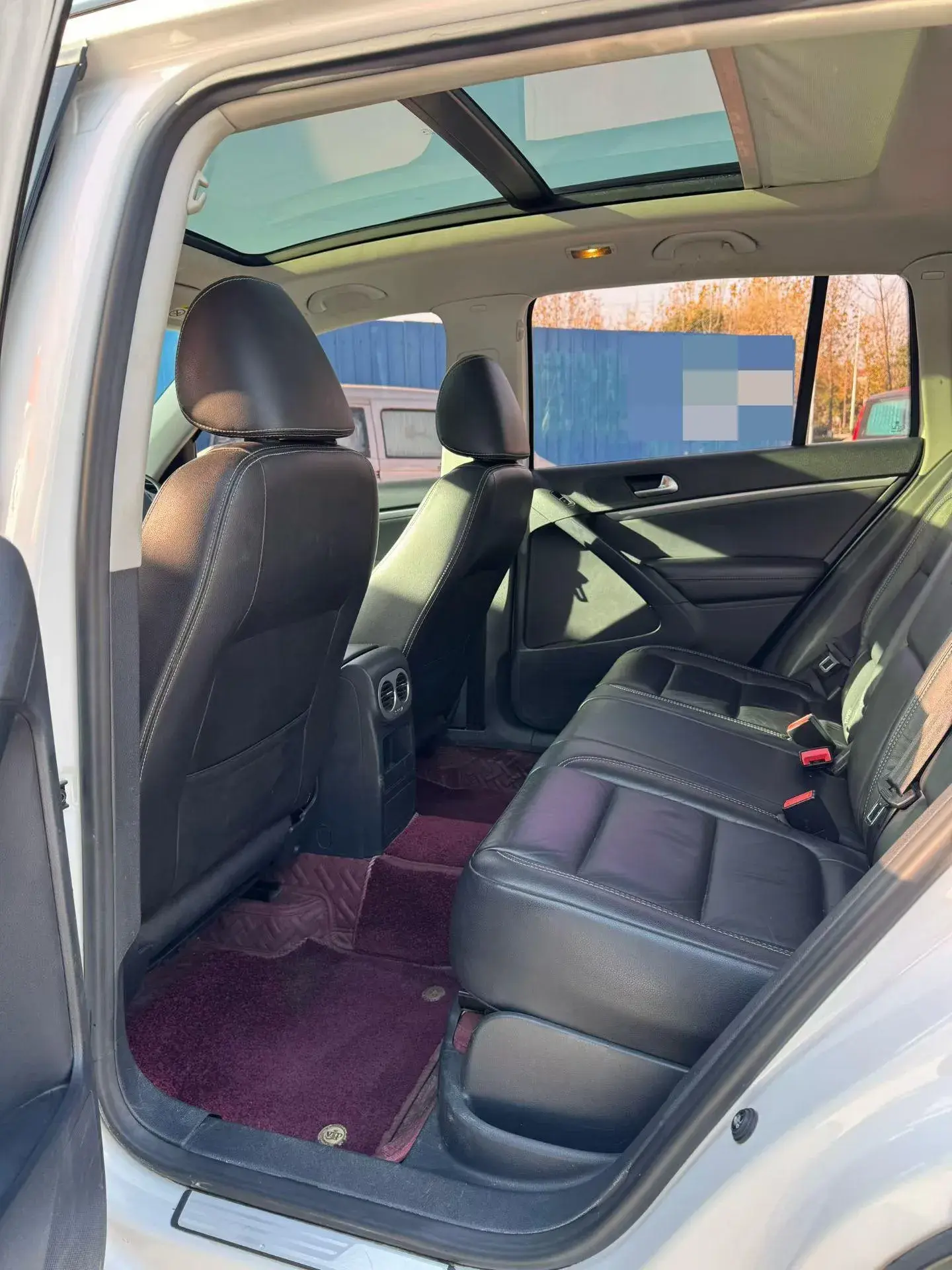 2017 VOLKSWAGEN TIGUAN thumbnail 4