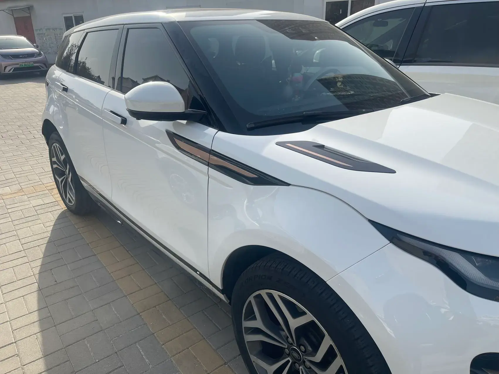 2020 LAND ROVER thumbnail 3