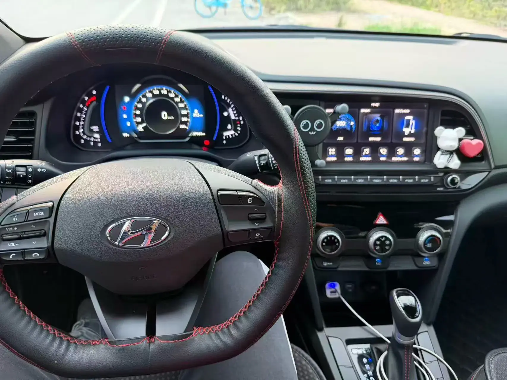 2019 HYUNDAI ELANTRA thumbnail 4