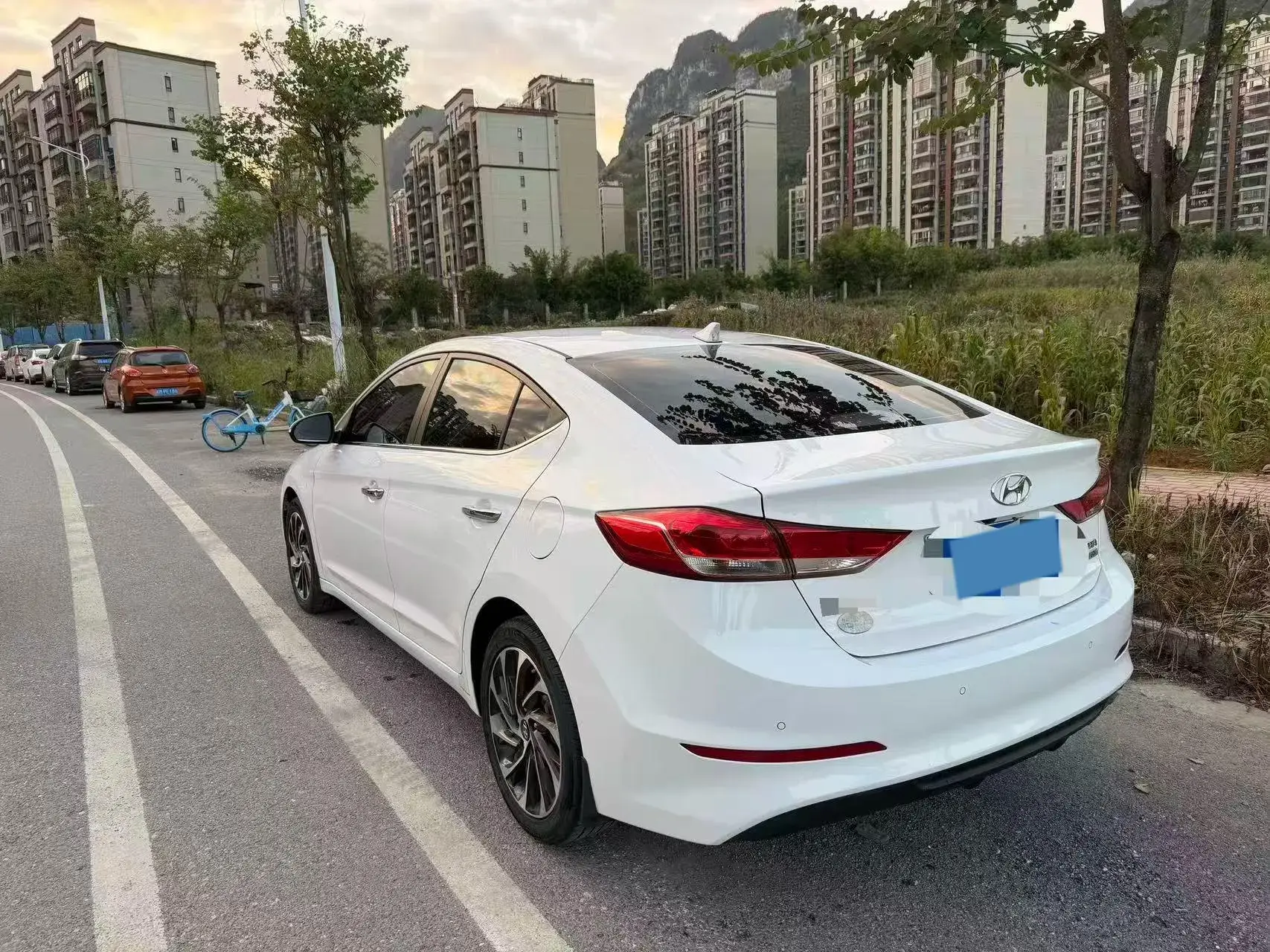 2019 HYUNDAI ELANTRA thumbnail 2