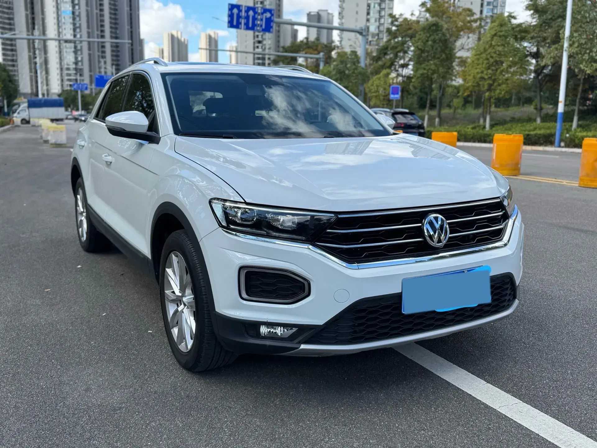 2022 VOLKSWAGEN T-ROC thumbnail 3