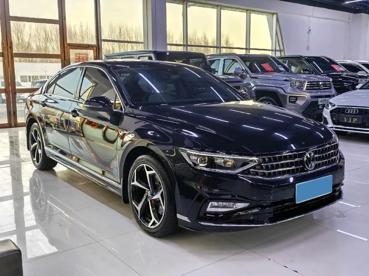 2025 Volkswagen Magotan 2.0T 186HP L4 7DCT,autocango,china used car exporter,china ev exporter,chinese used car exporter,chinese used ev exporter