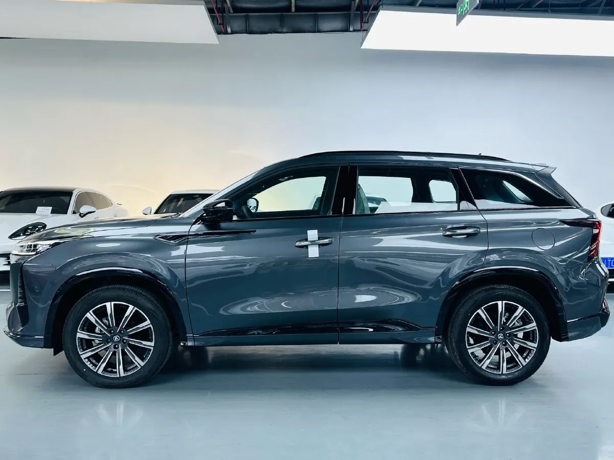 2024 ChangAn CS75 Plus 1.5T 188HP L4 8AT,autocango,china used car exporter,china ev exporter,chinese used car exporter,chinese used ev exporter