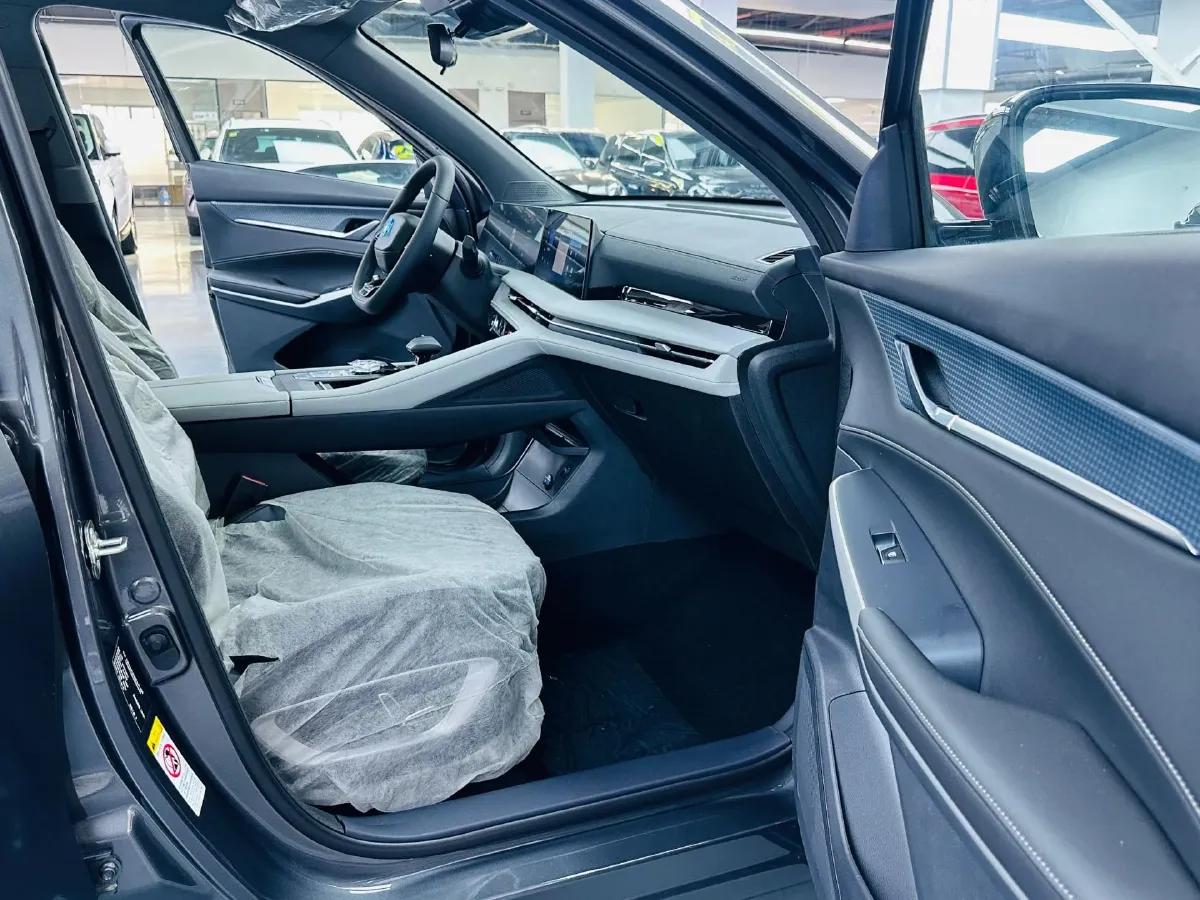 2024 ChangAn CS75 Plus 1.5T 188HP L4 8AT,autocango,china used car exporter,china ev exporter,chinese used car exporter,chinese used ev exporter