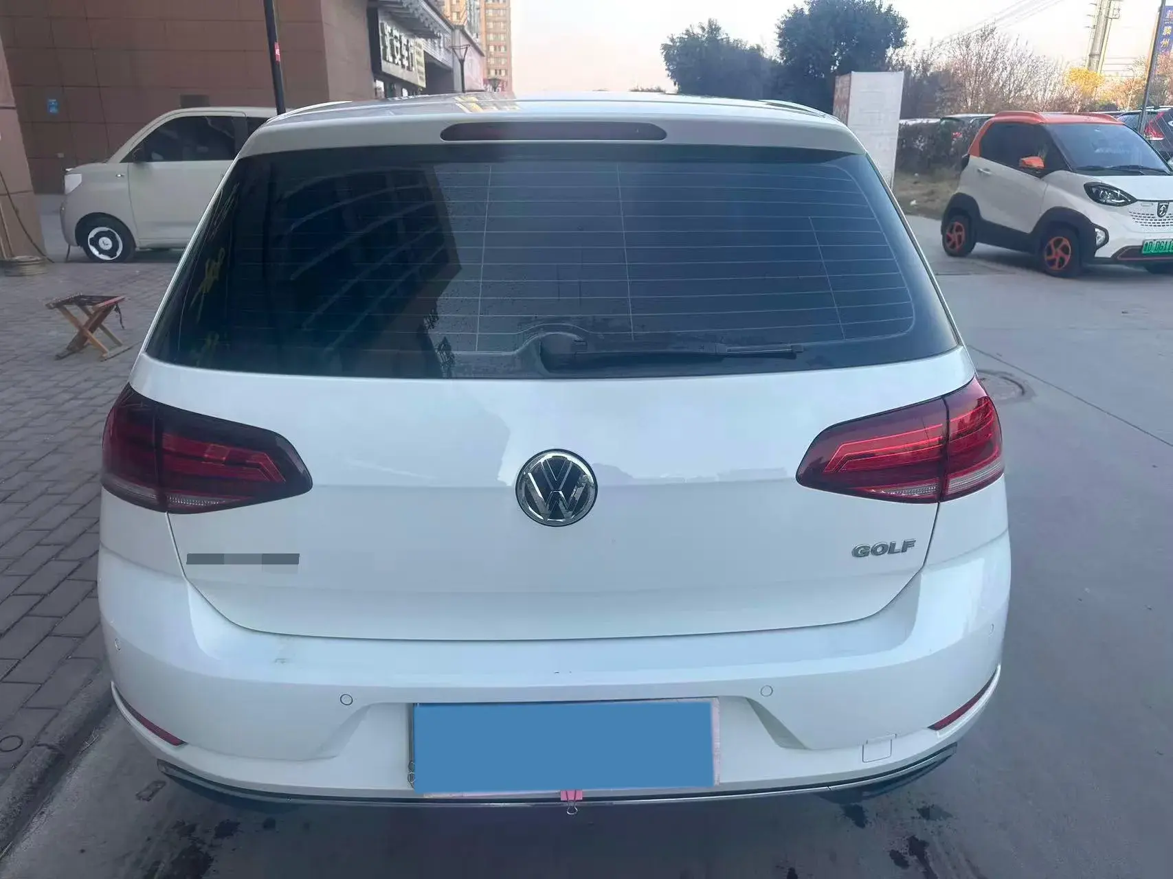 2018 VOLKSWAGEN GOLF thumbnail 3