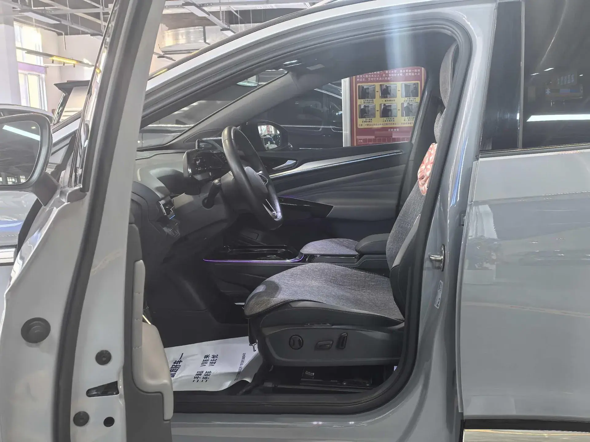 2021 VOLKSWAGEN ID.4 thumbnail 4