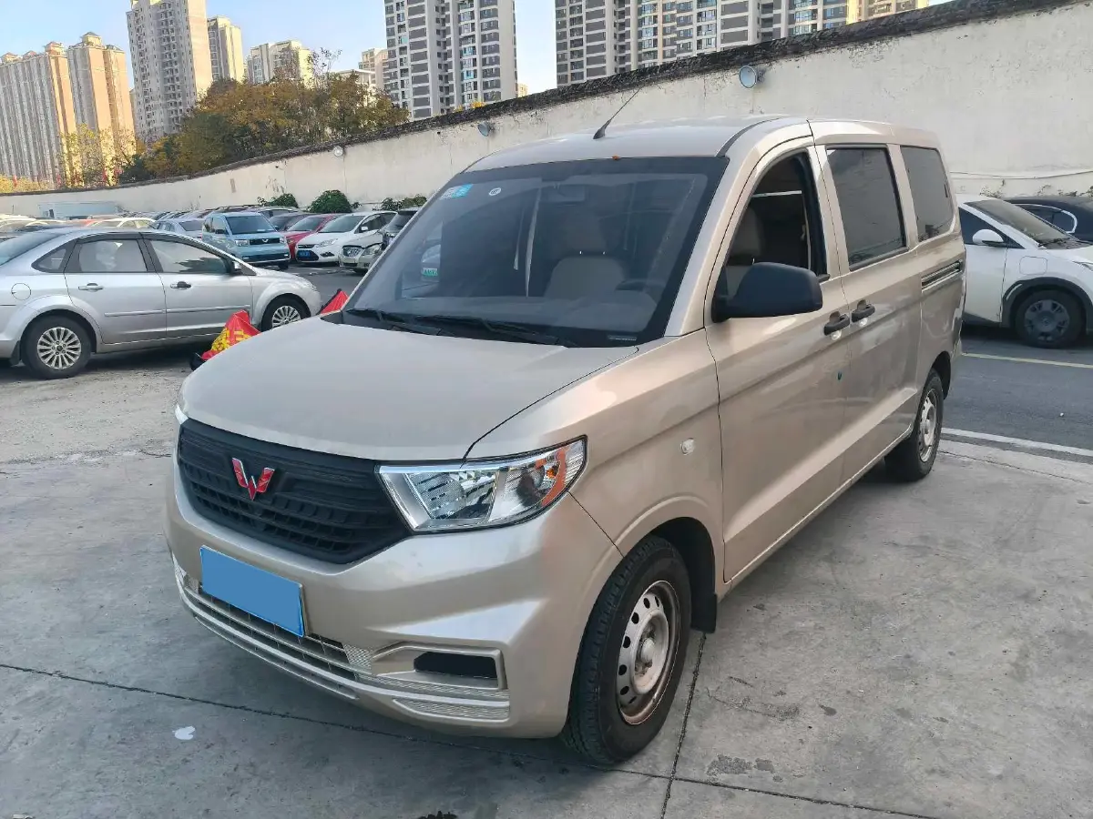 2020 WuLing HongGuang Plus 1.5L 99HP L4 6MT