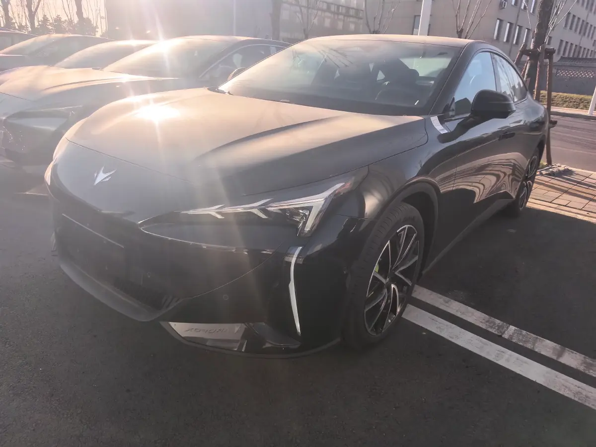 2025 ARCFOX αS5 BEV