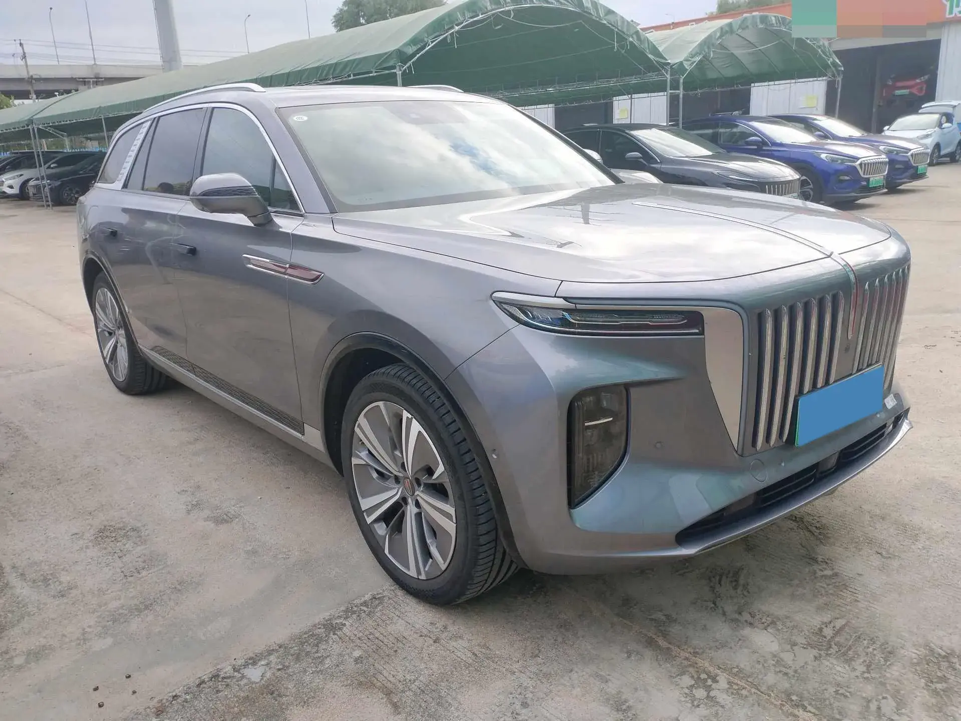 2024 HONGQI E-HS9 thumbnail 3