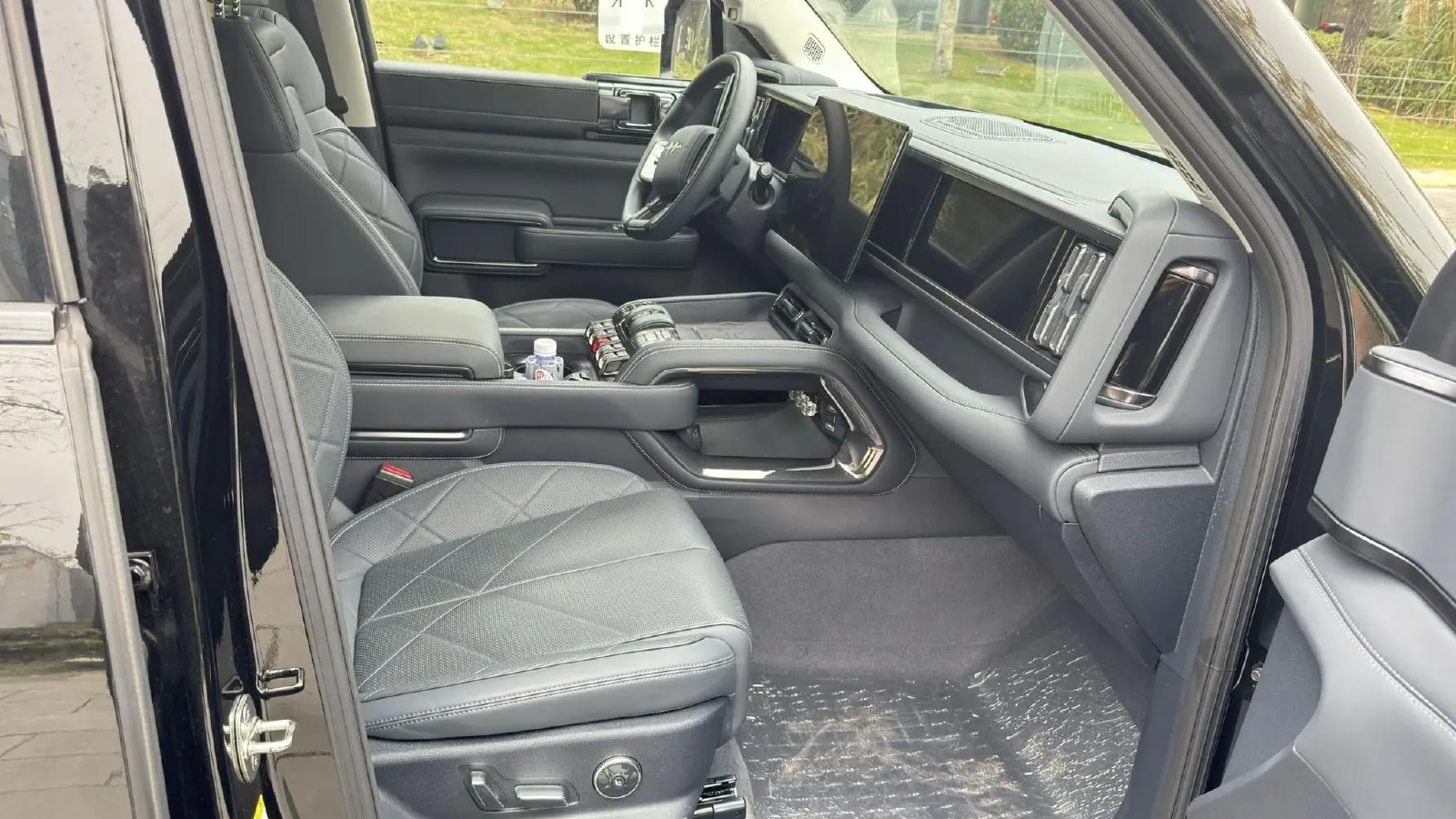 2025 FangChengBao Bao 5 1.5T 194HP L4 E-CVT PHEV 31.8KWH,autocango,china used car exporter,china ev exporter,chinese used car exporter,chinese used ev exporter