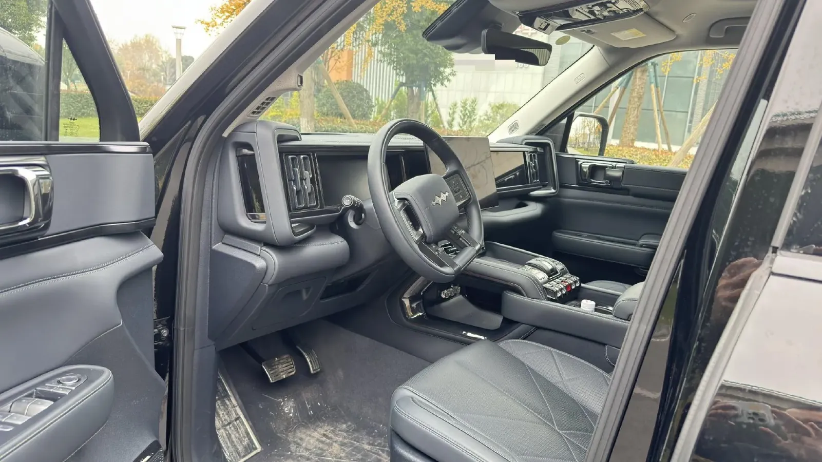 2025 FangChengBao Bao 5 1.5T 194HP L4 E-CVT PHEV 31.8KWH,autocango,china used car exporter,china ev exporter,chinese used car exporter,chinese used ev exporter