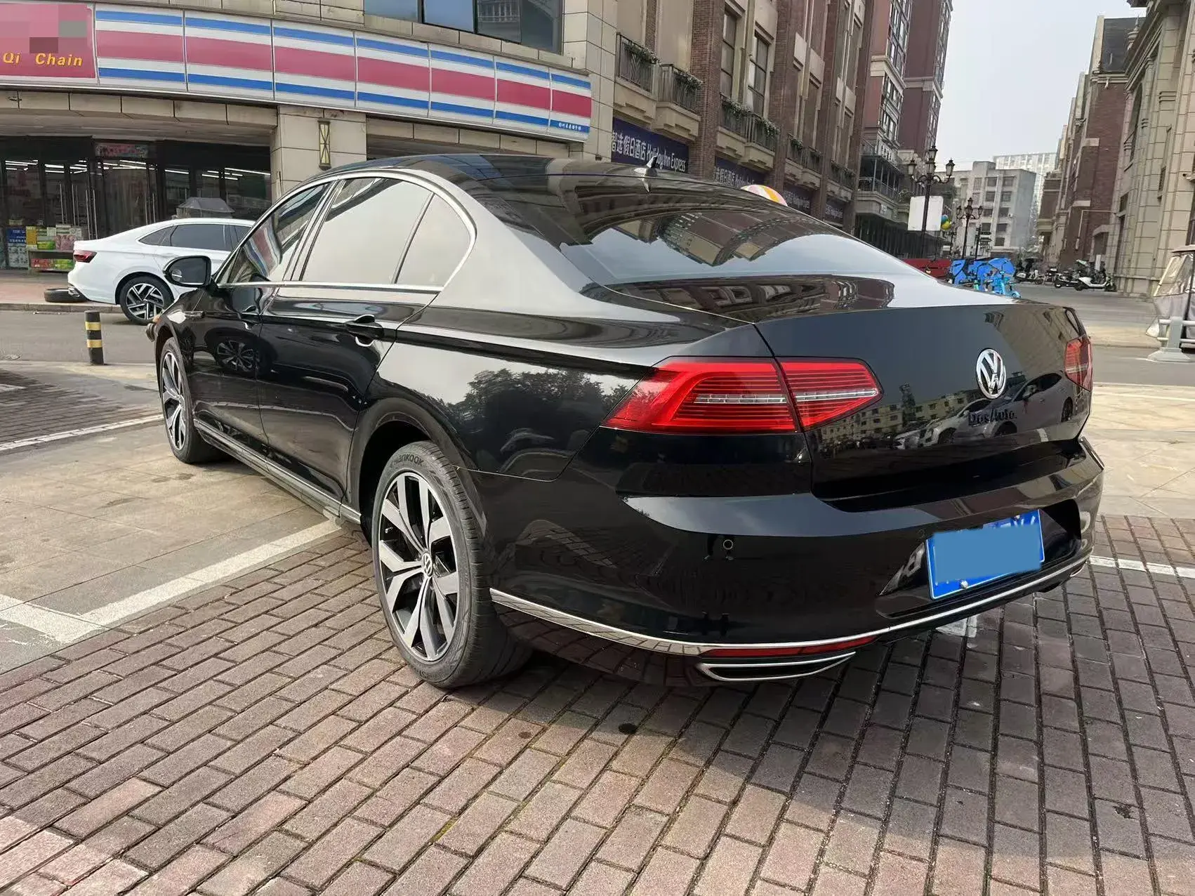 2018 VOLKSWAGEN MAGOTAN thumbnail 3