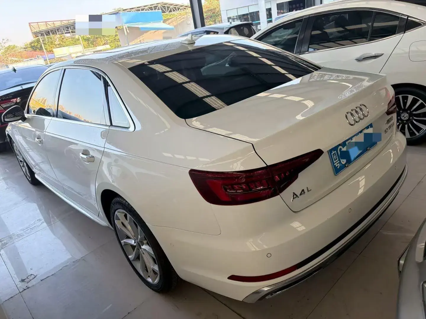 2019 AUDI A4L thumbnail 3