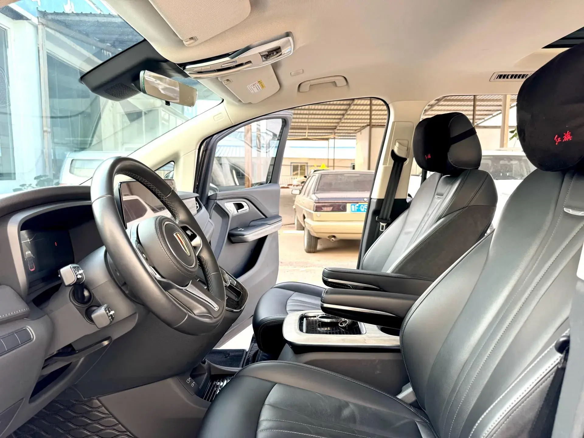 2023 HONGQI HQ9 thumbnail 4