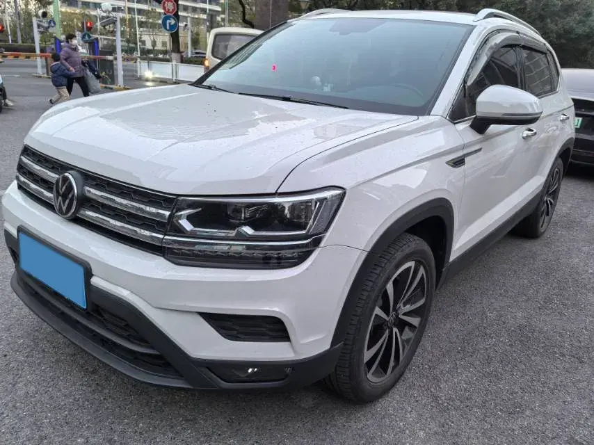 2021 VOLKSWAGEN THARU view 1