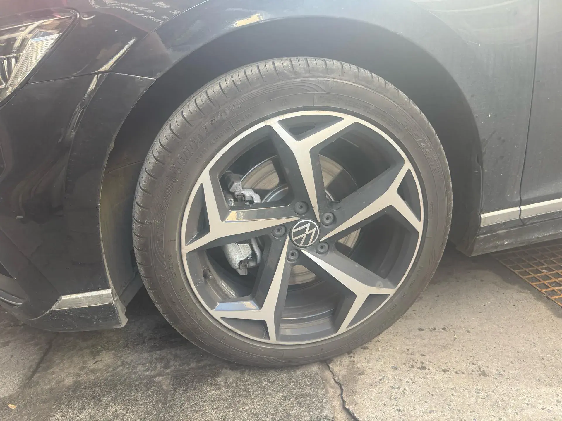 2025 VOLKSWAGEN MAGOTAN thumbnail 2