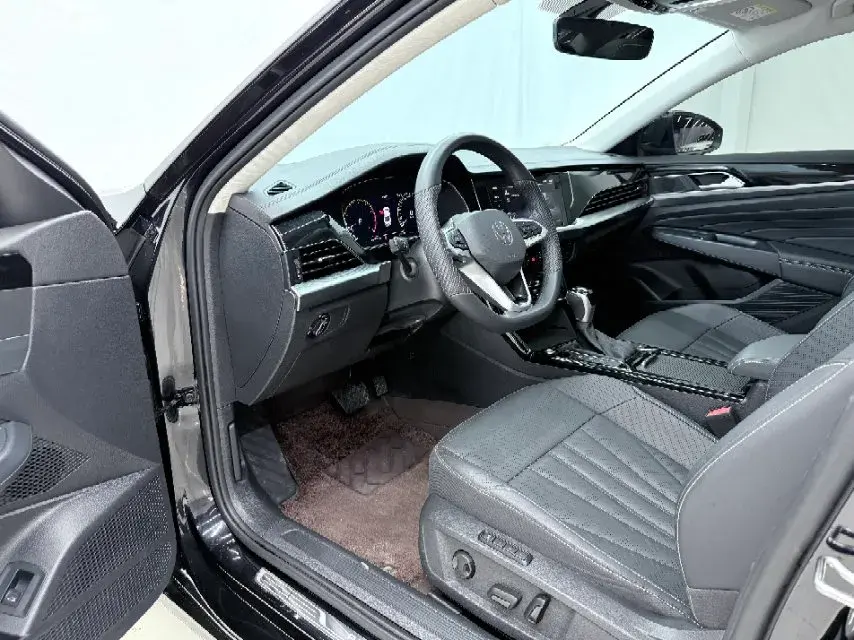 2025 VOLKSWAGEN PASSAT thumbnail 3